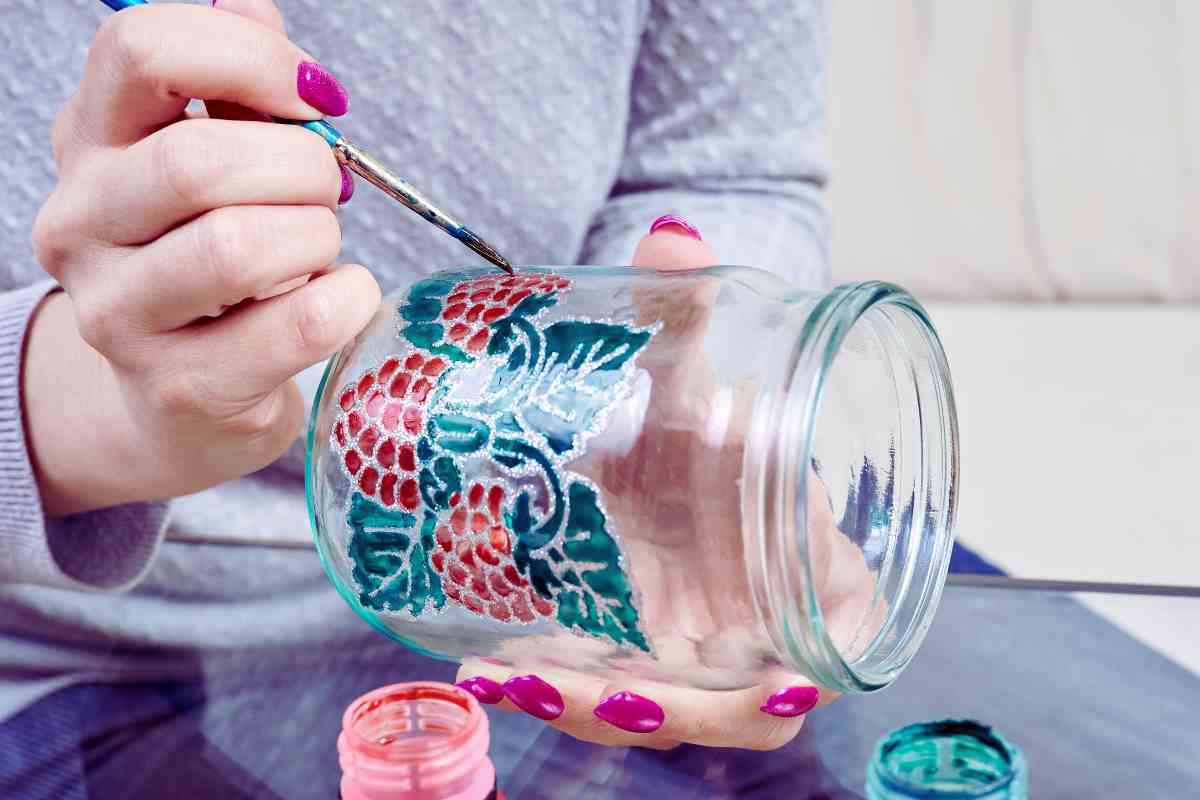 dipingere un barattolo